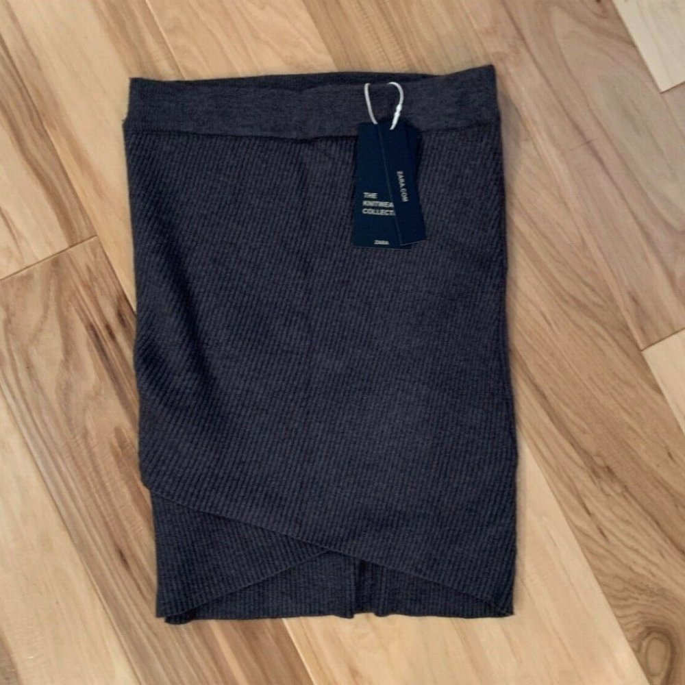 ZARA Knit Skirt Grey Slant Font Very Cute